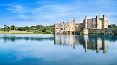 Leeds Castle blue lake view and green scenery background